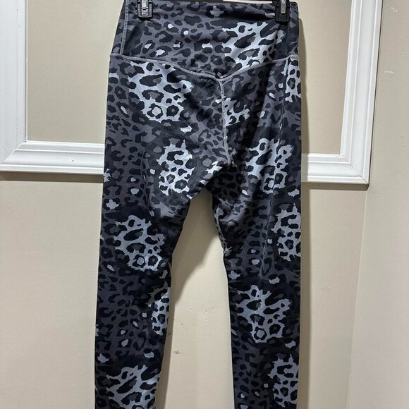 Stylish Black Leopard Print Leggings - Picture 2 of 3